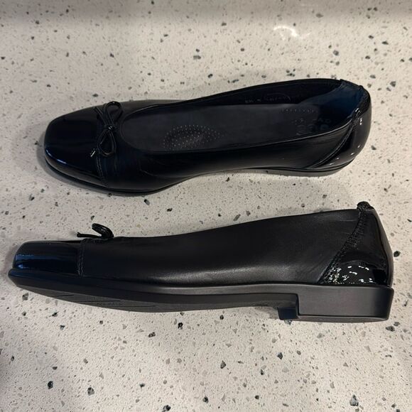 SAS Comfort Slip On Black Leather Shoes Toe Bow Flats Made in USA SZ 8.5 NARROW - Picture 1 of 12